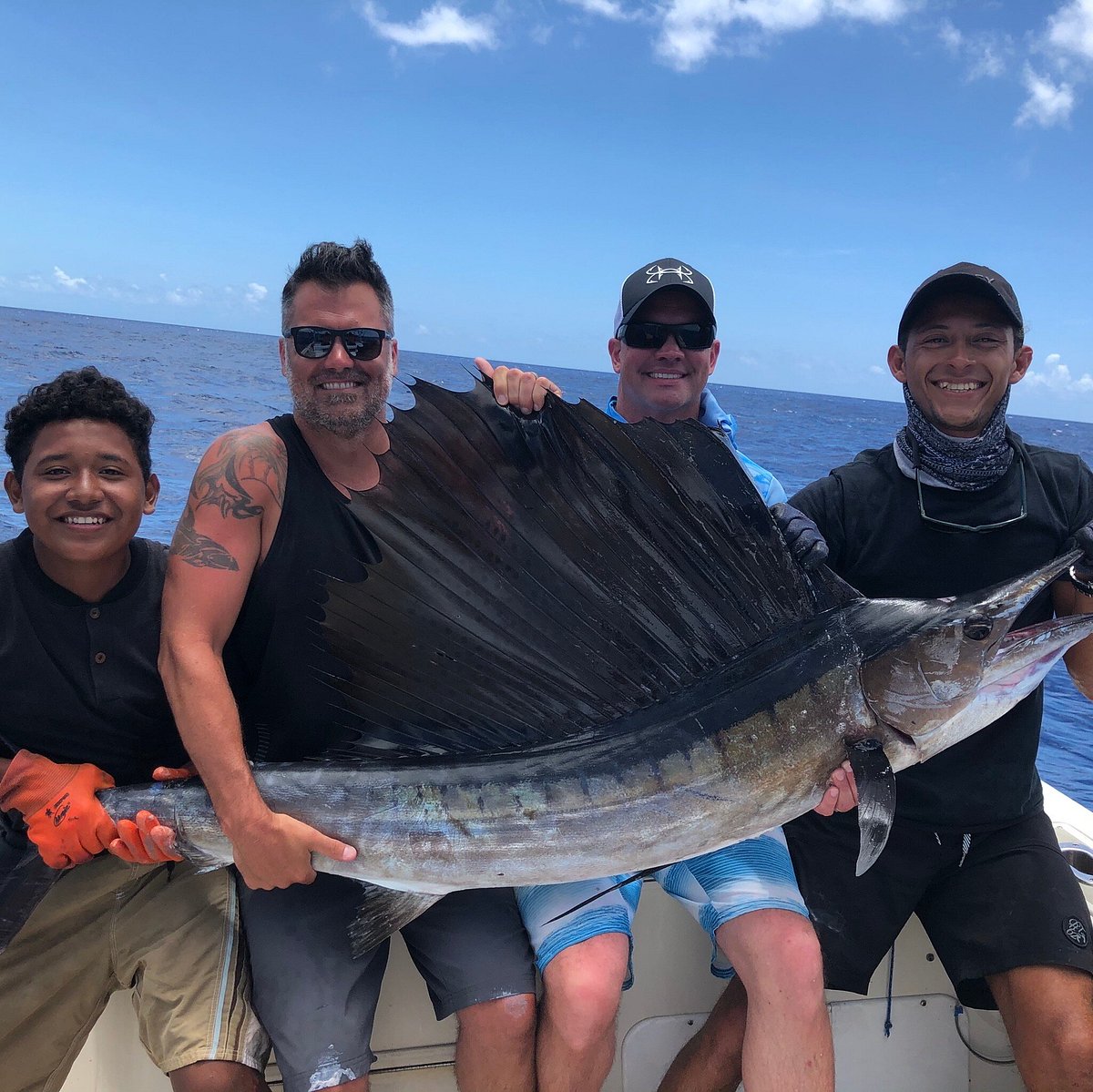 trolling fishing in playa del carmen, private fishing charter , fishing tours playa del carmen